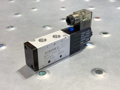 Пневморозподілювач 4V310-08 DC24V