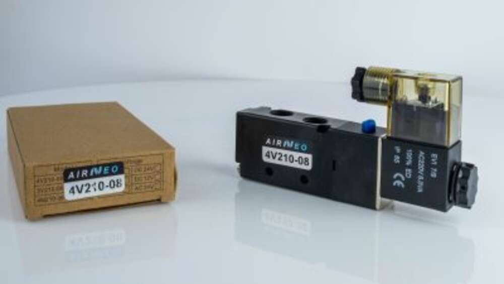 Пневморозподілювач 4V210-08-AC220V